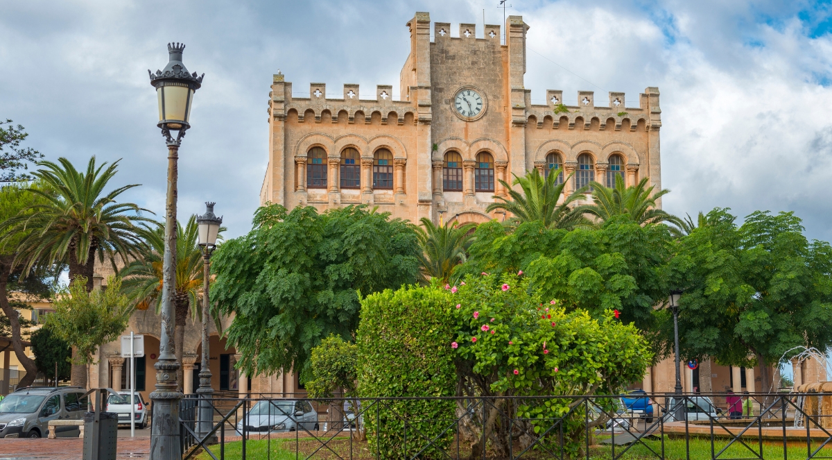 Façana principal de l'Ajuntament de Ciutadella de Menorca